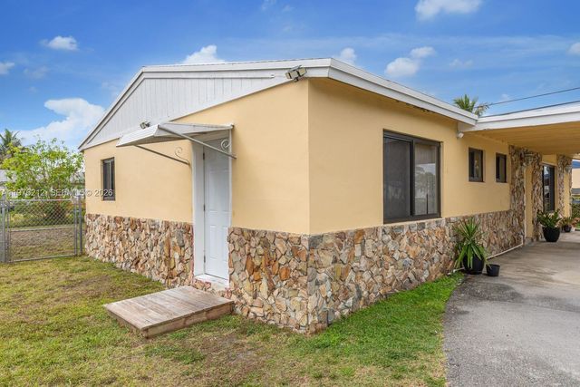 6200 SW 18th St, North Lauderdale, FL 33068