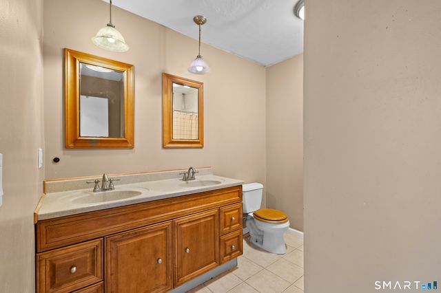 5 Deer Run 5, Bethel, CT 06801