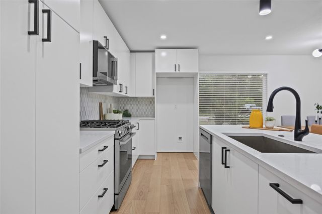 6507 Pevensey DR, Austin, TX 78745