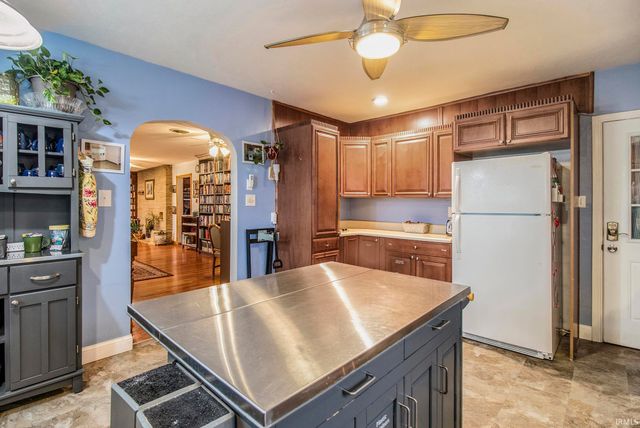 905 White Oak Drive, South Bend, IN 46617