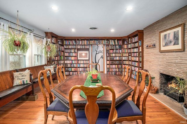 905 White Oak Drive, South Bend, IN 46617