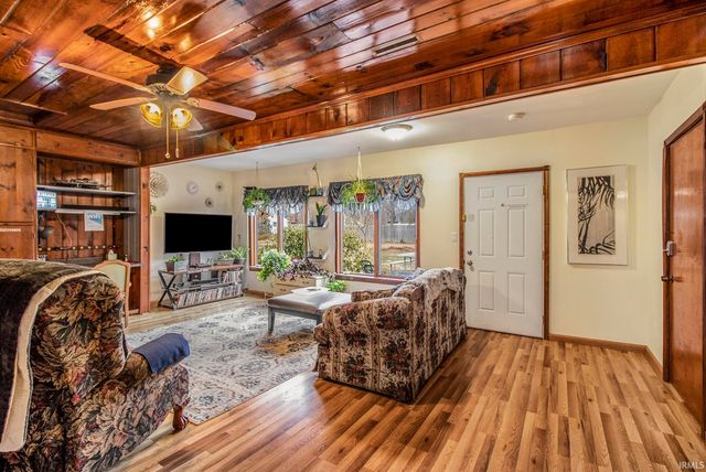 905 White Oak Drive, South Bend, IN 46617