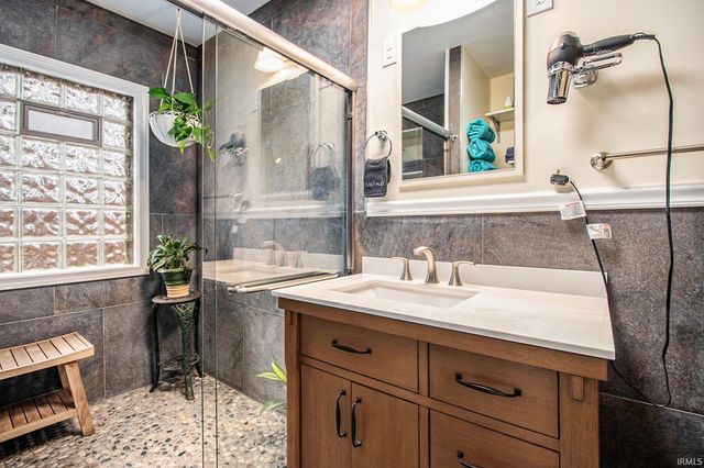 905 White Oak Drive, South Bend, IN 46617