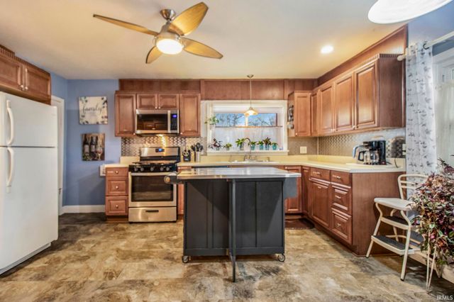 905 White Oak Drive, South Bend, IN 46617