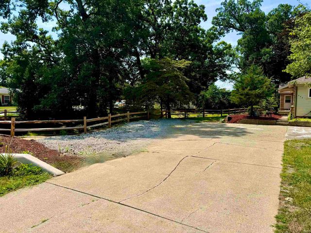 905 White Oak Drive, South Bend, IN 46617