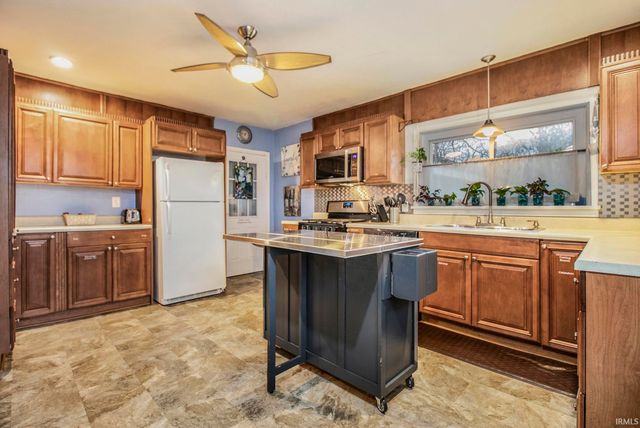 905 White Oak Drive, South Bend, IN 46617