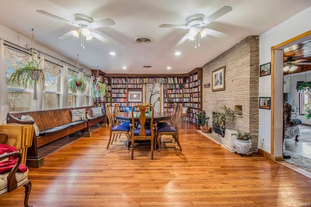 905 White Oak Drive, South Bend, IN 46617
