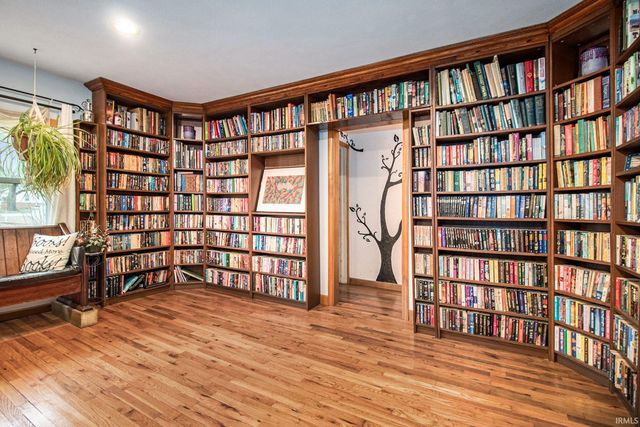 905 White Oak Drive, South Bend, IN 46617