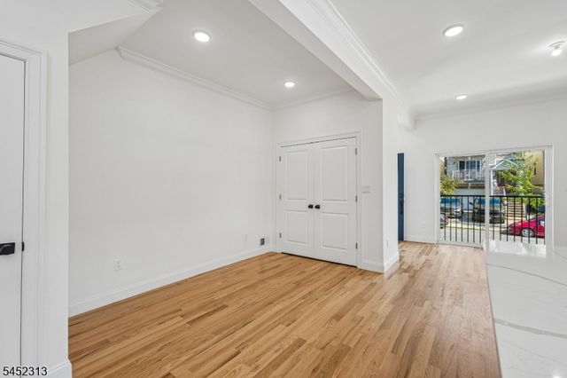 29 S 2Nd St, Elizabeth City, NJ 07206