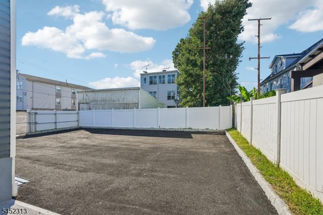 29 S 2Nd St, Elizabeth City, NJ 07206