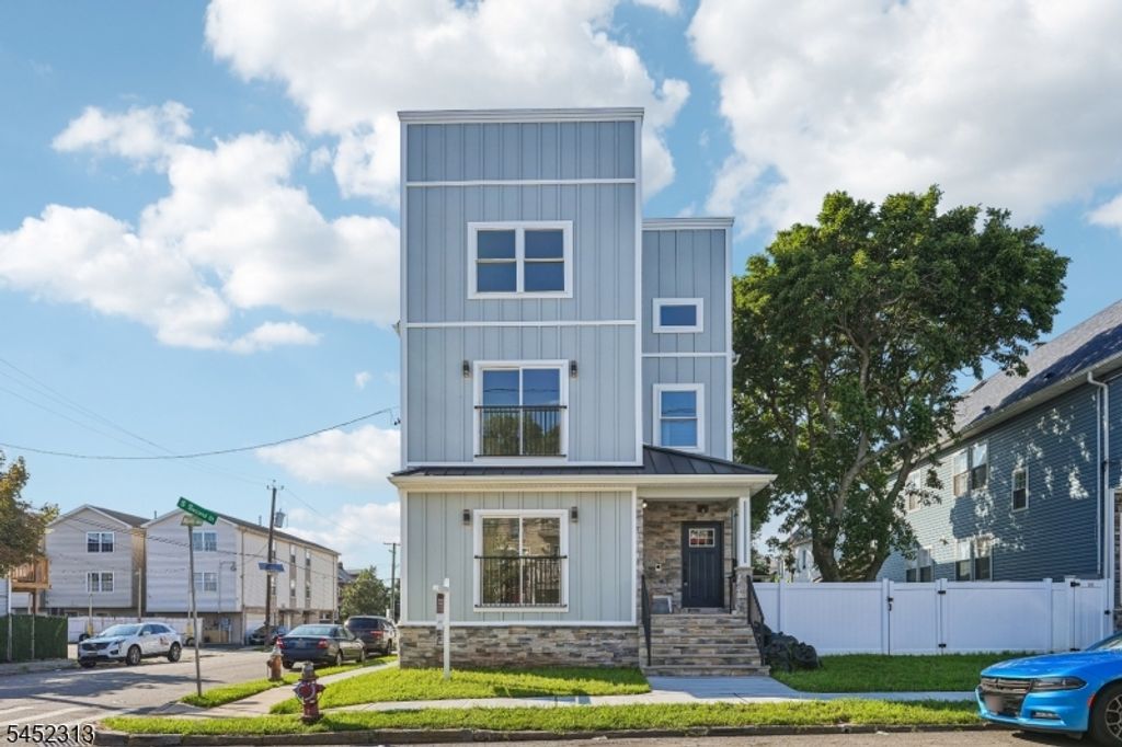 29 S 2Nd St, Elizabeth City, NJ 07206