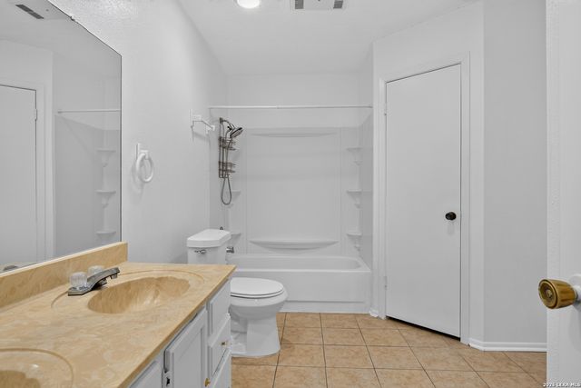 3928 CHIMNEY SPRINGS DR, San Antonio, TX 78247