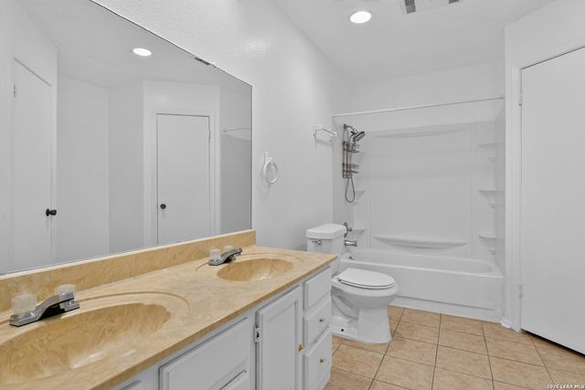3928 CHIMNEY SPRINGS DR, San Antonio, TX 78247