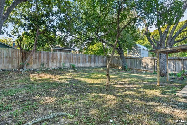 3928 CHIMNEY SPRINGS DR, San Antonio, TX 78247