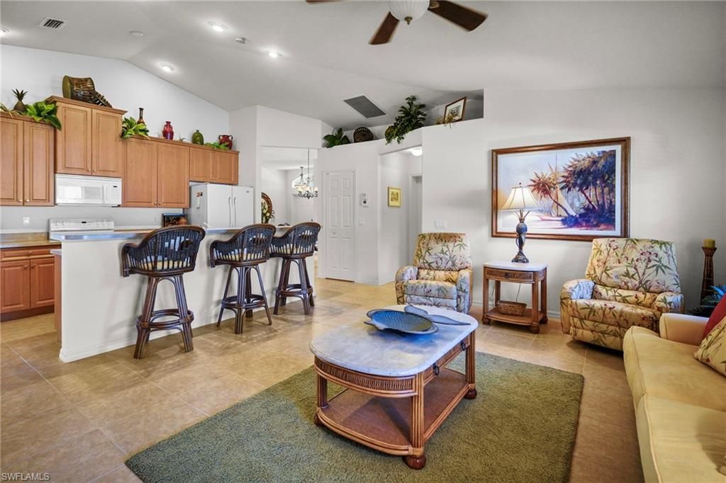 Image 11 of property listing at 3841 SW 17th PL, Cape Coral, FL 33914