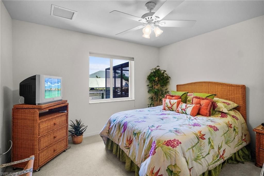 Image 21 of property listing at 3841 SW 17th PL, Cape Coral, FL 33914