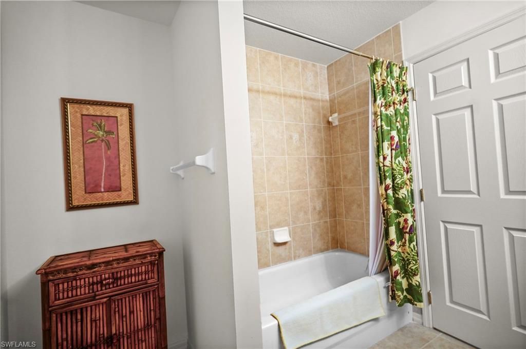 Image 23 of property listing at 3841 SW 17th PL, Cape Coral, FL 33914