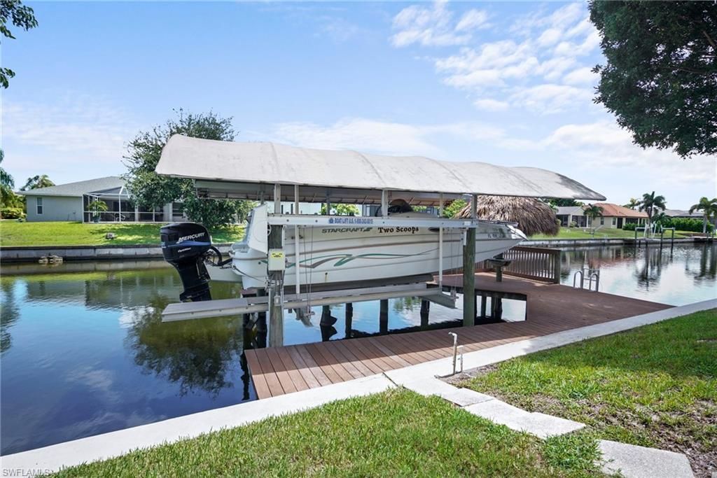 Image 25 of property listing at 3841 SW 17th PL, Cape Coral, FL 33914