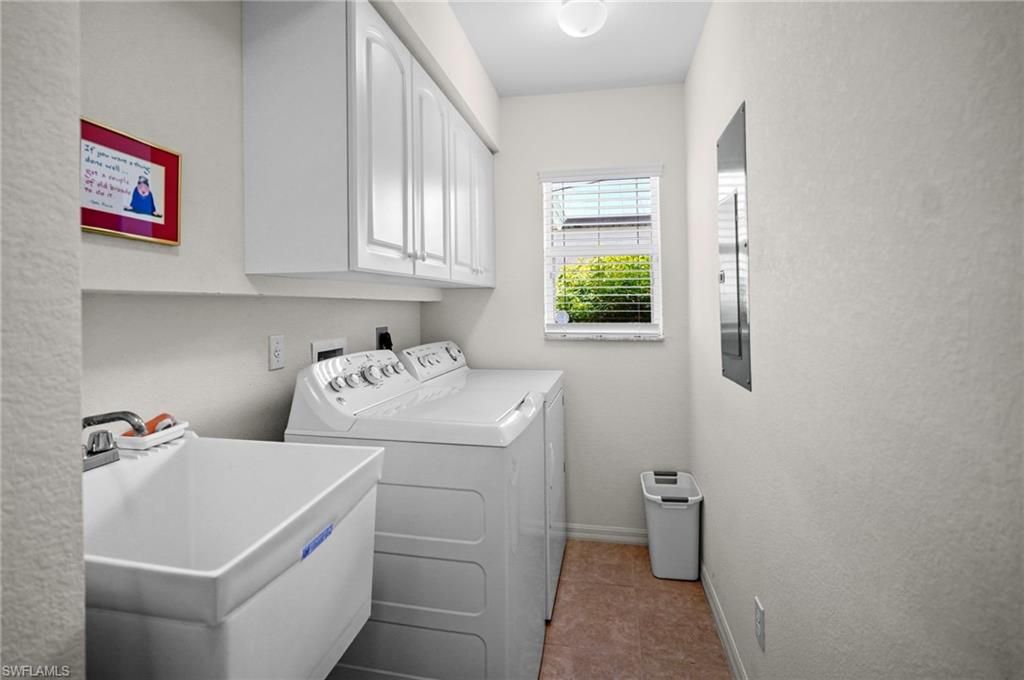 Image 28 of property listing at 3841 SW 17th PL, Cape Coral, FL 33914