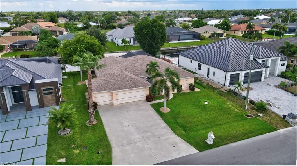 Image 30 of property listing at 3841 SW 17th PL, Cape Coral, FL 33914