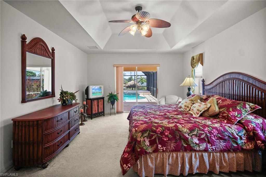 Image 7 of property listing at 3841 SW 17th PL, Cape Coral, FL 33914