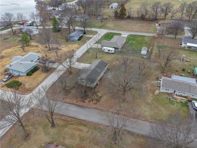 3723 Lake Trenton Drive, Trenton, MO 64683