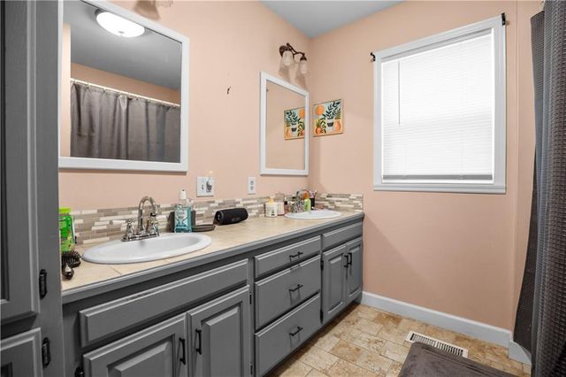 3723 Lake Trenton Drive, Trenton, MO 64683