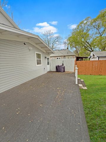711 1st Ave SE, Minot, ND 58701