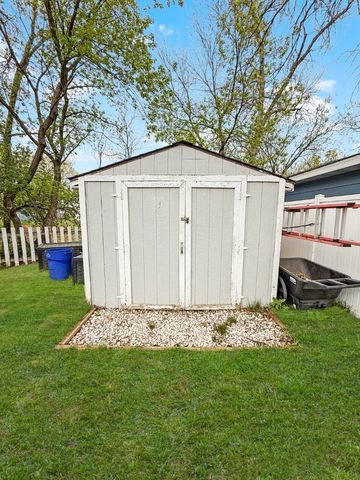 711 1st Ave SE, Minot, ND 58701