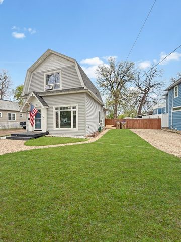 711 1st Ave SE, Minot, ND 58701