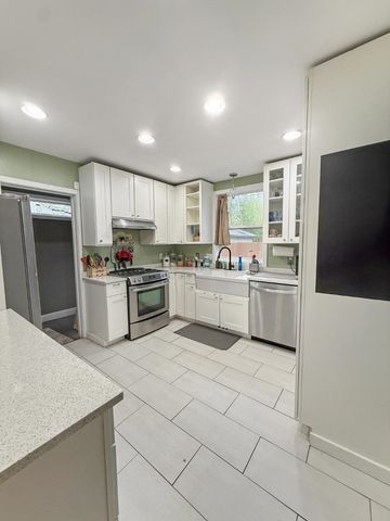 711 1st Ave SE, Minot, ND 58701