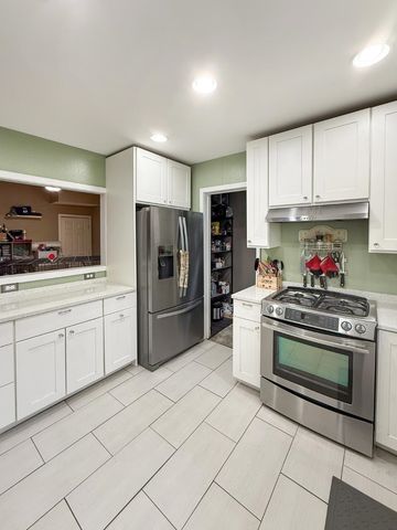 711 1st Ave SE, Minot, ND 58701