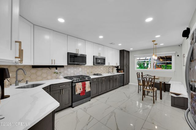 131 Forest Park Circle, Lakewood, NJ 08701