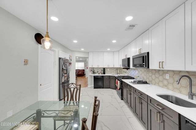 131 Forest Park Circle, Lakewood, NJ 08701