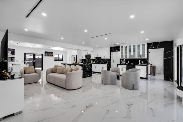 864 W 69th Pl, Hialeah, FL 33014