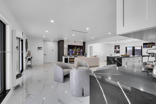 864 W 69th Pl, Hialeah, FL 33014