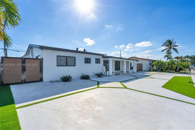 864 W 69th Pl, Hialeah, FL 33014