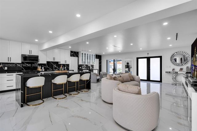 864 W 69th Pl, Hialeah, FL 33014