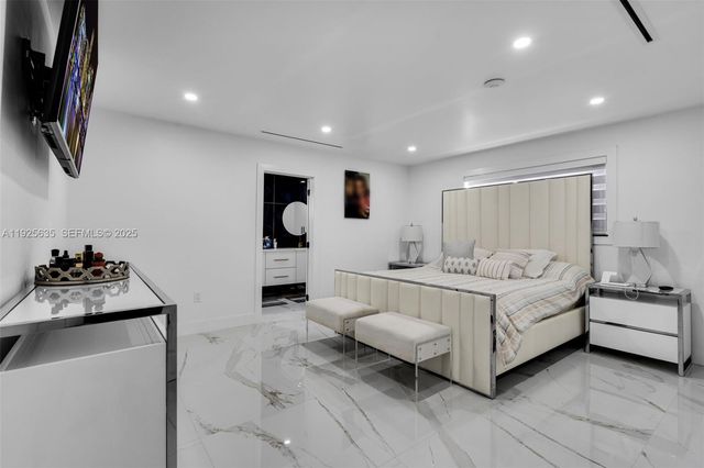 864 W 69th Pl, Hialeah, FL 33014