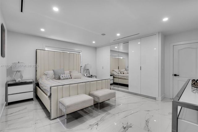 864 W 69th Pl, Hialeah, FL 33014