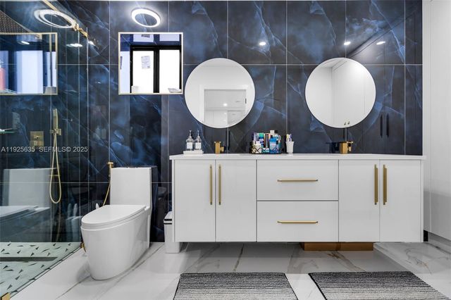 864 W 69th Pl, Hialeah, FL 33014