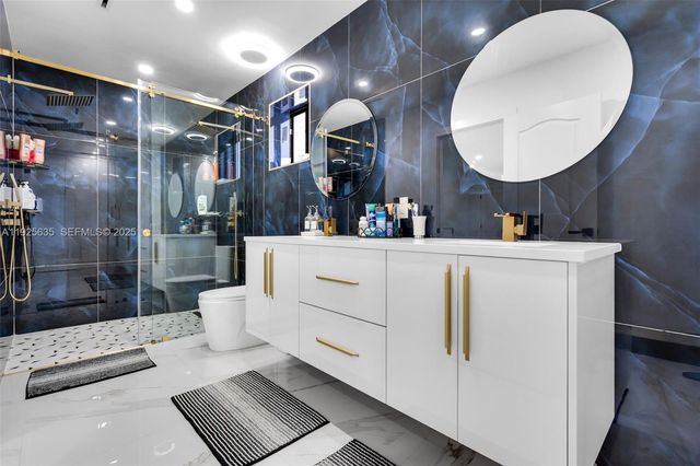 864 W 69th Pl, Hialeah, FL 33014