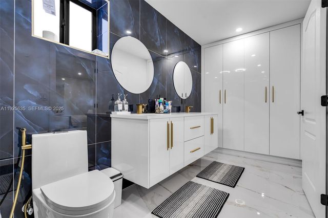 864 W 69th Pl, Hialeah, FL 33014