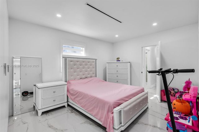 864 W 69th Pl, Hialeah, FL 33014