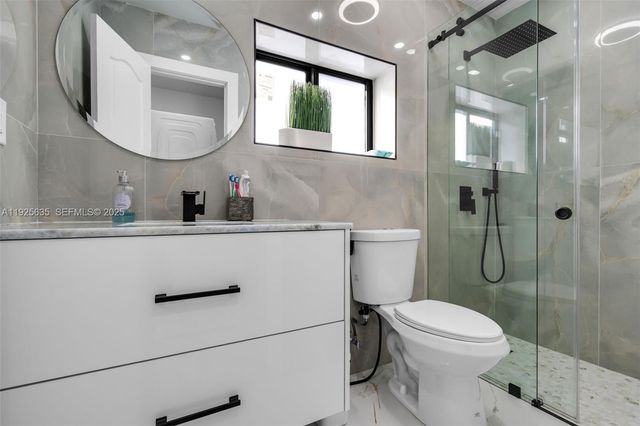 864 W 69th Pl, Hialeah, FL 33014