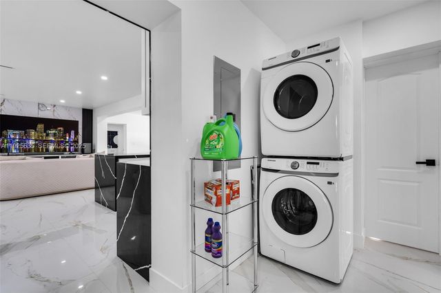 864 W 69th Pl, Hialeah, FL 33014