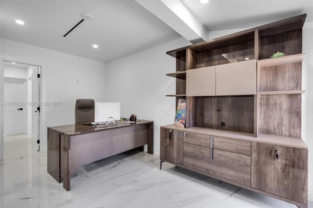 864 W 69th Pl, Hialeah, FL 33014