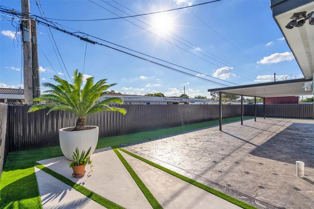 864 W 69th Pl, Hialeah, FL 33014