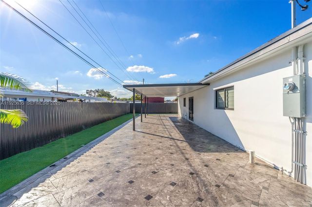 864 W 69th Pl, Hialeah, FL 33014