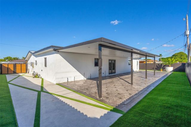 864 W 69th Pl, Hialeah, FL 33014